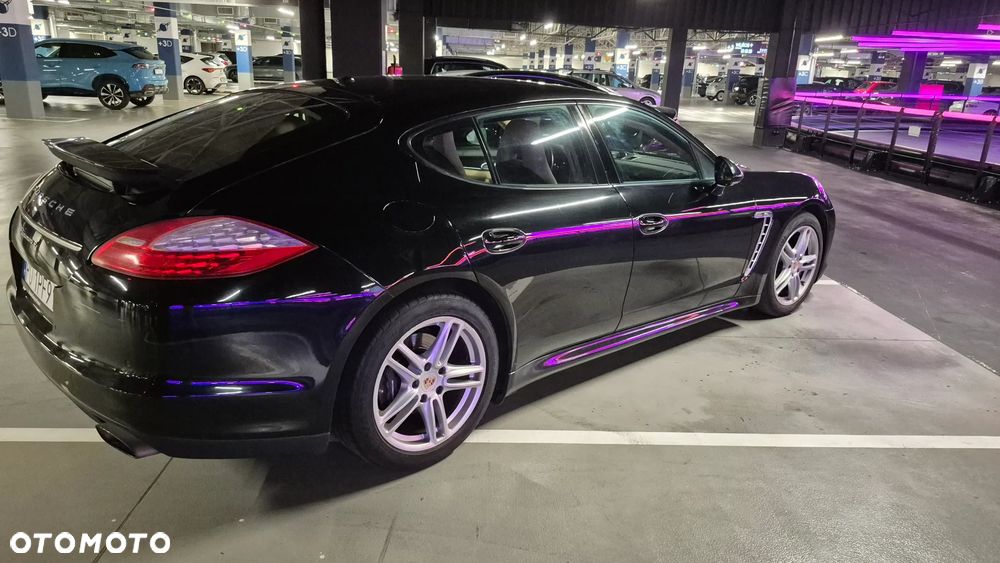 Porsche Panamera - 4