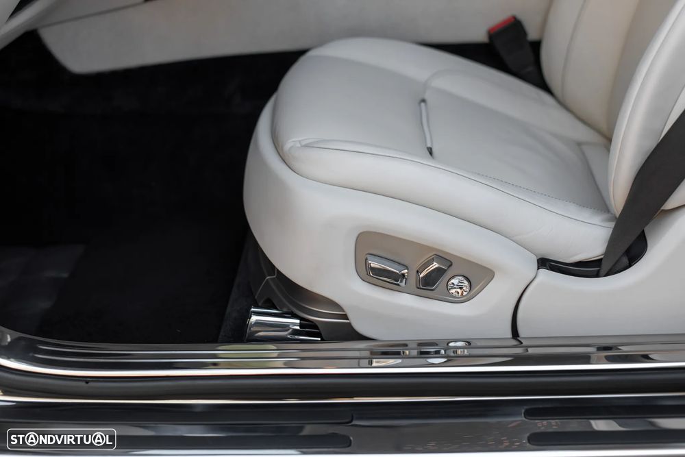 Rolls Royce Wraith 6.6 Twin-Turbo V12 - 11