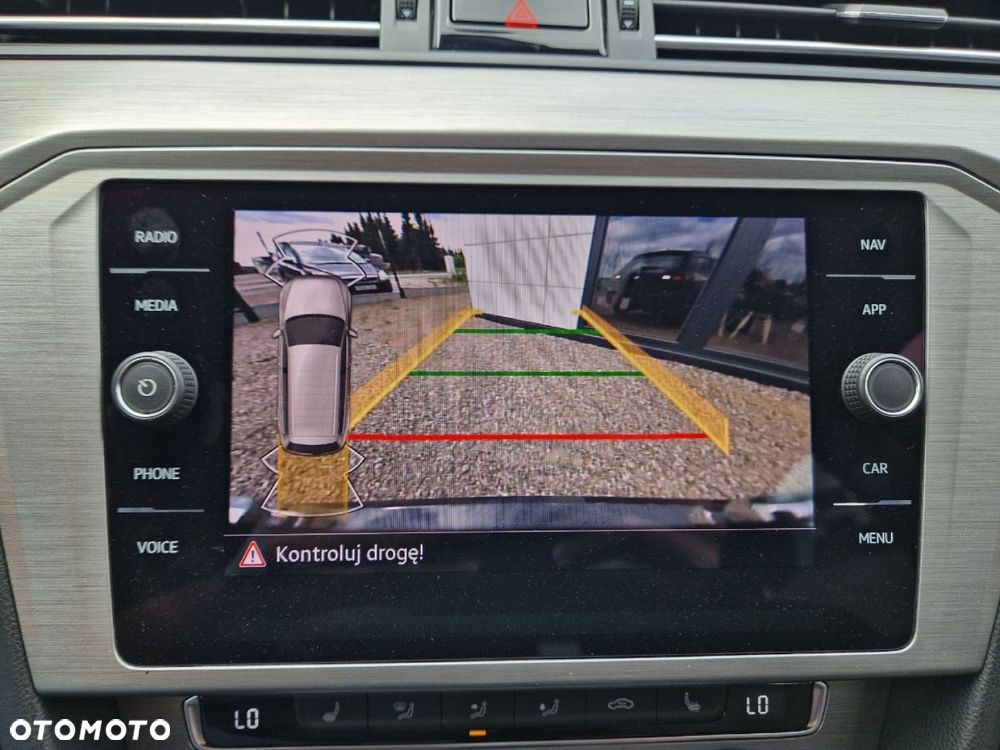 Volkswagen Passat - 12