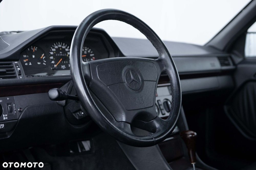 Mercedes-Benz W124 (1984-1993) - 21