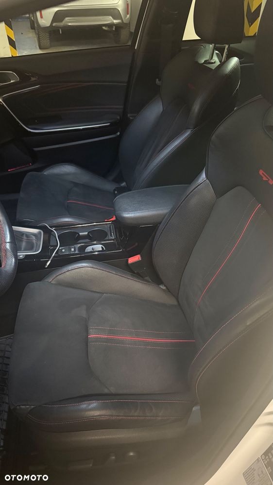 Kia Ceed - 10
