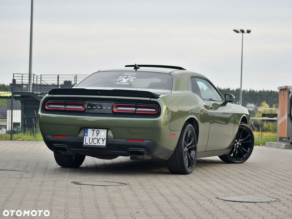 Dodge Challenger - 17