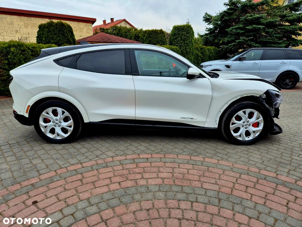 Ford Mustang Mach-E - 12