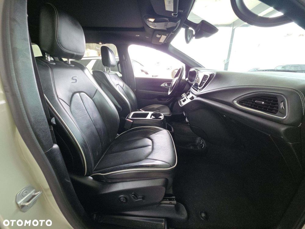 Chrysler Pacifica - 8