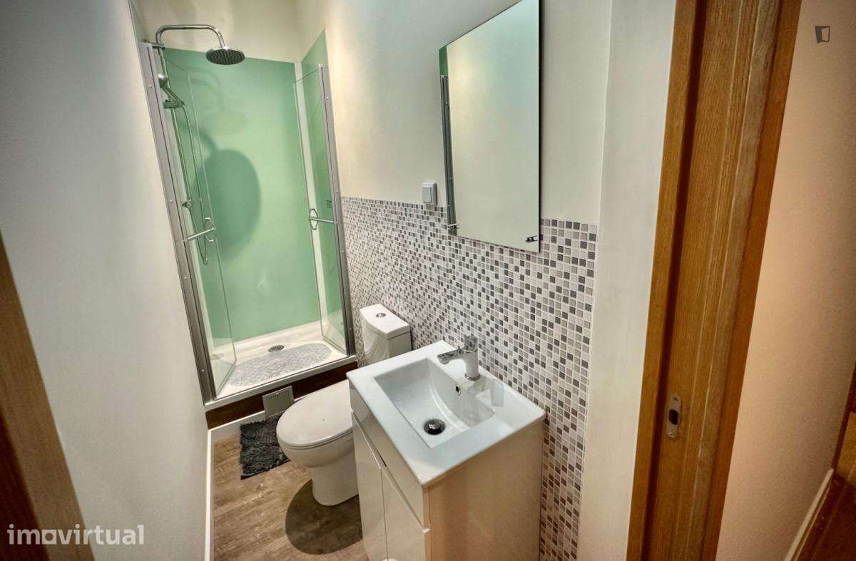 Quarto - localizado em Anjos Lisbon - Grande imagem: 5/13