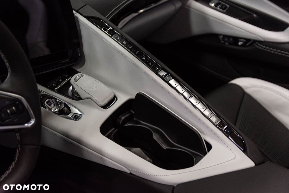 Chevrolet Corvette - 4