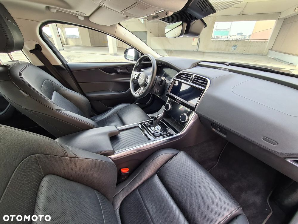 Jaguar XE D200 SE - 13
