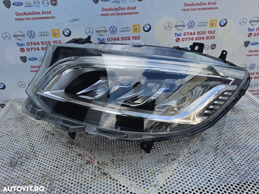 Far Led stanga Mercedes Sprinter w907 cod a9109067100 are 1 ureche rupta - 1