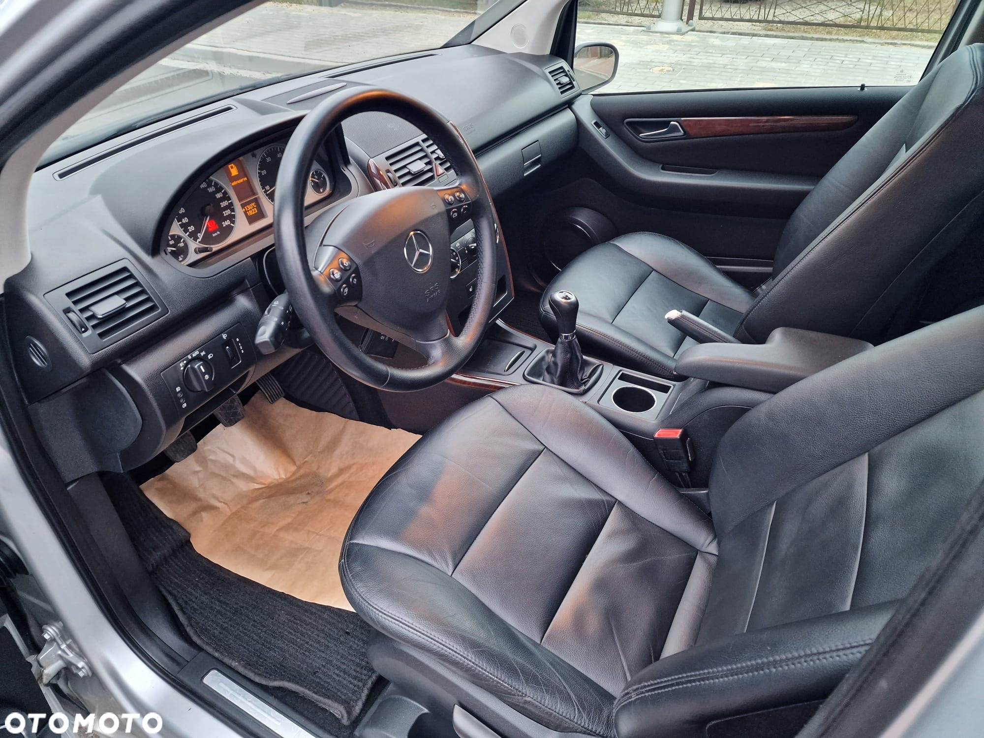 Mercedes-Benz Klasa A 180 BlueEFFICIENCY Elegance Special Edition - 13