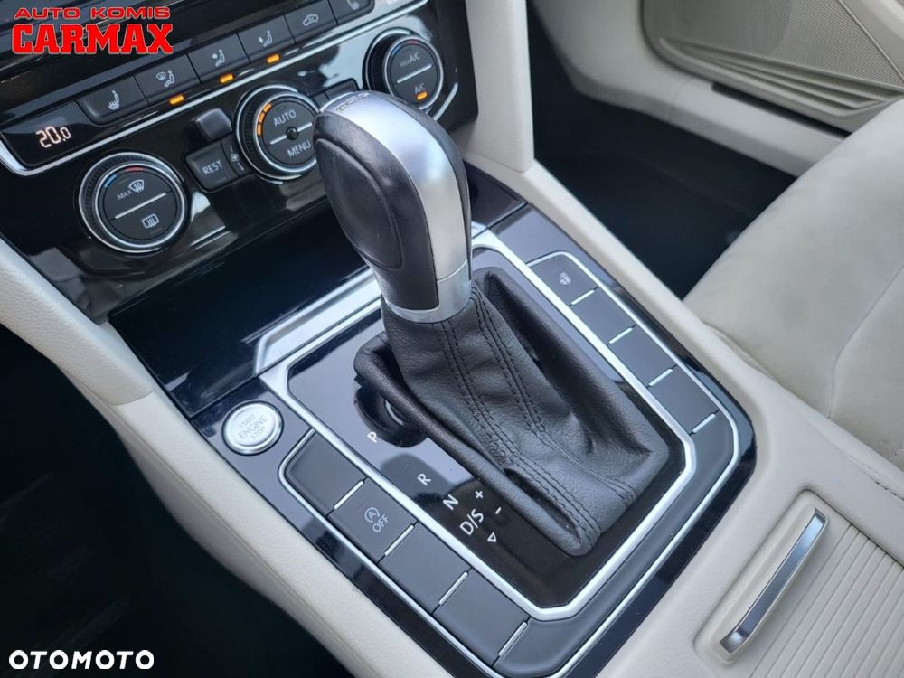 Volkswagen Passat - 23