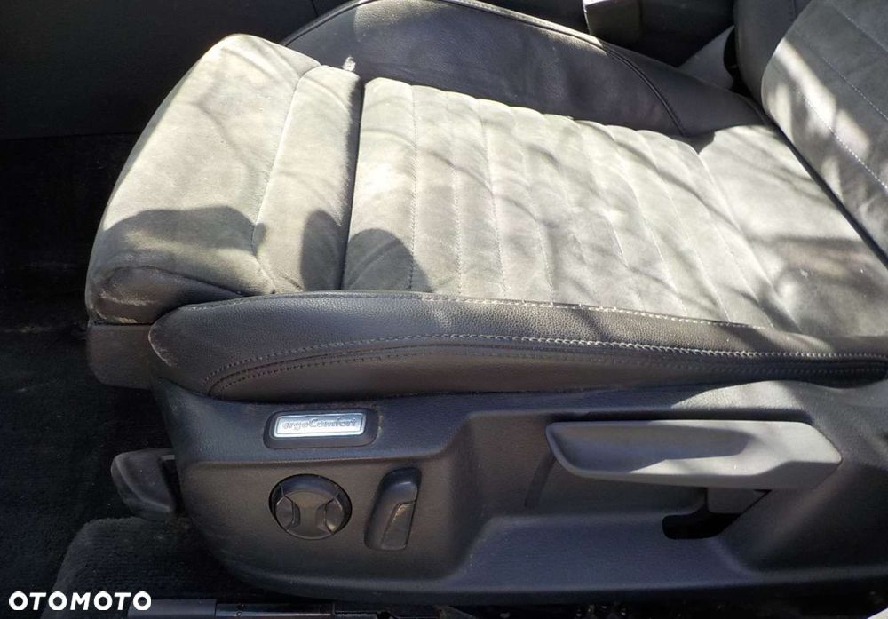 Volkswagen Passat Variant 1.6 TDI SCR DSG - 26