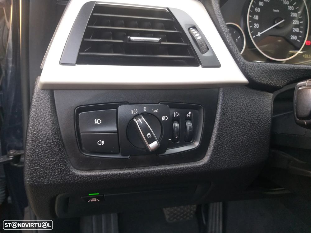 BMW 320 d Touring Advantage Auto - 31