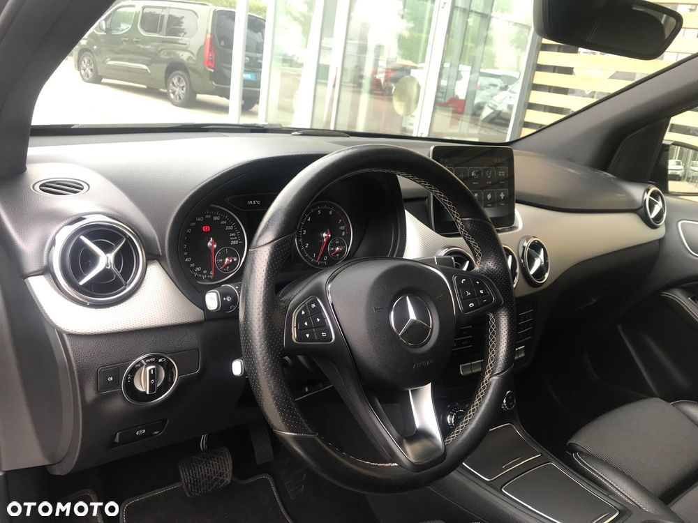 Mercedes-Benz Klasa B 220 4-Matic - 21
