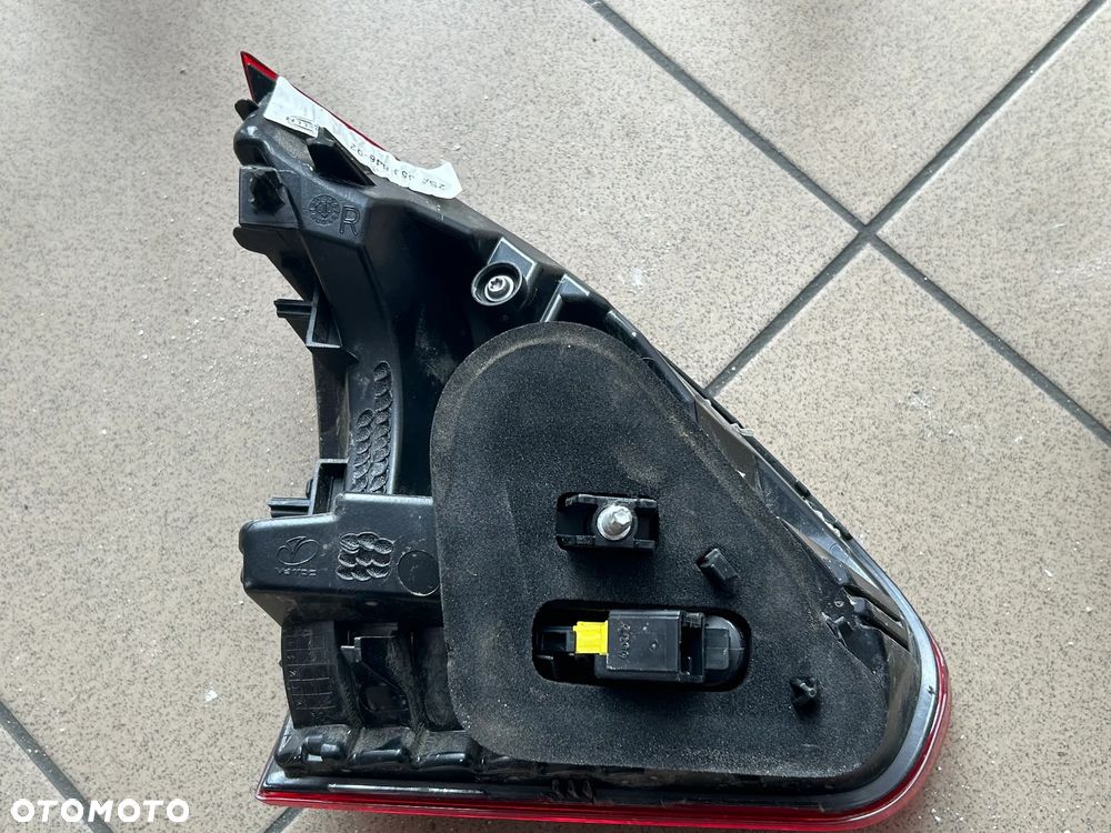 LAMPA TYŁ W KLAPĘ LEWA PRAWA PEUGEOT 2008 - 6