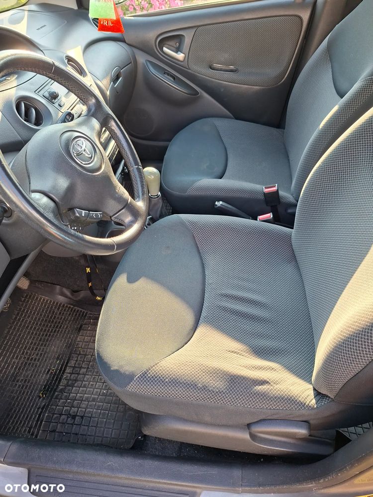 Toyota Yaris 1.4 D-4D - 12