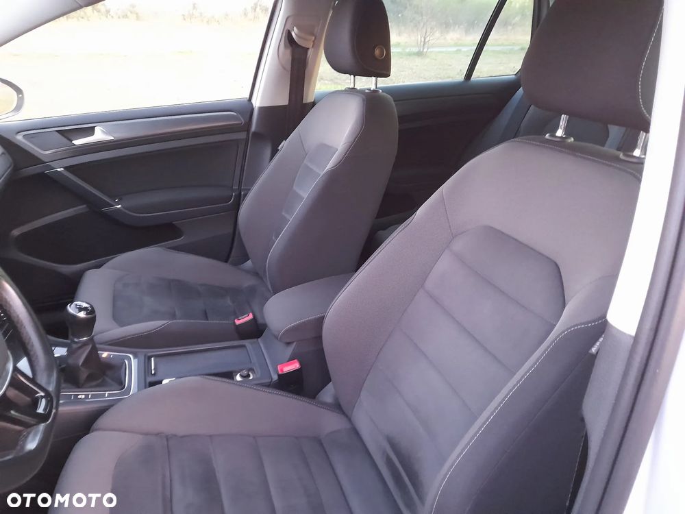 Volkswagen Golf - 21