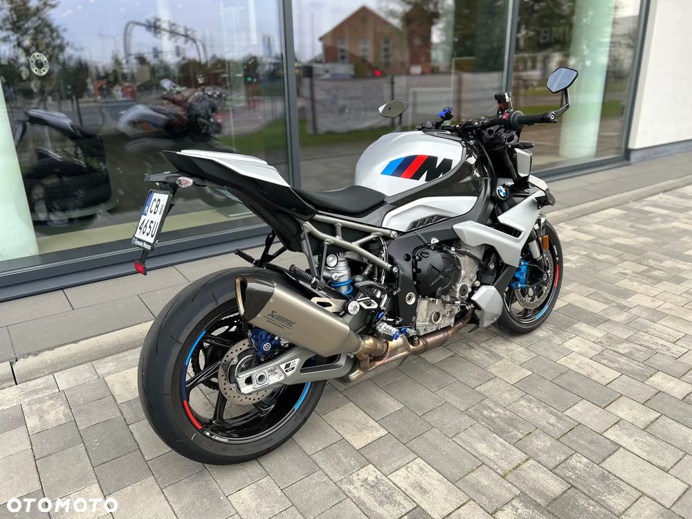 BMW S - 8