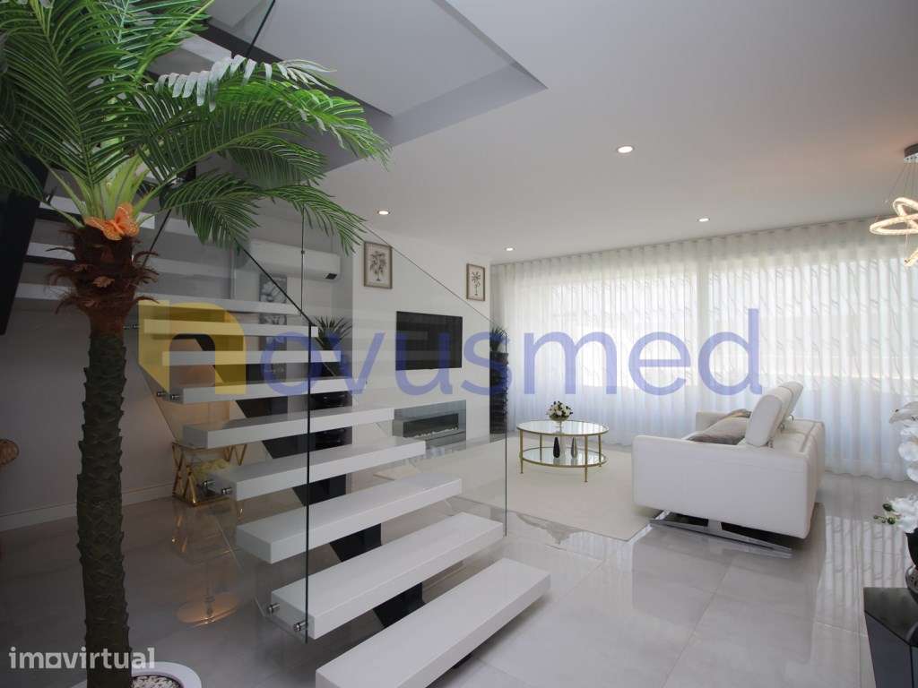 Moradia T3 em zona tranquila nas Ferreiras, Albufeira - Grande imagem: 3/47