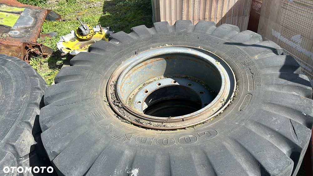 Koła felgi opony pełne - ładowarka - Liebherr Komatsu Ahlmann Volvo 25" - 2