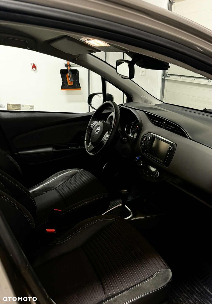 Toyota Yaris Hybrid 100 Dynamic - 7