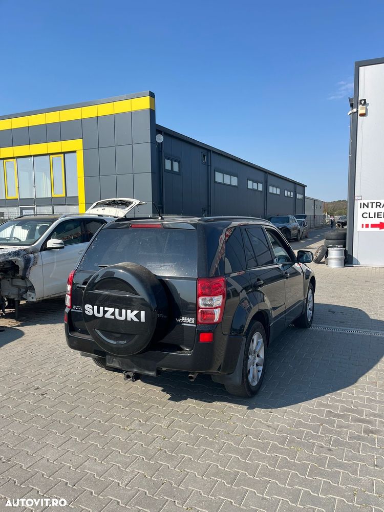 Dezmembram Suzuki Grand Vitara 1.9 diesel din 2010 - 4