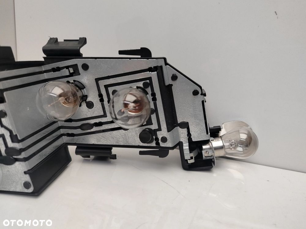 MERCEDES CLK W209 02R- WKŁAD GNIAZDO LAMPY TYŁ PRAWY A2098200677 - 3