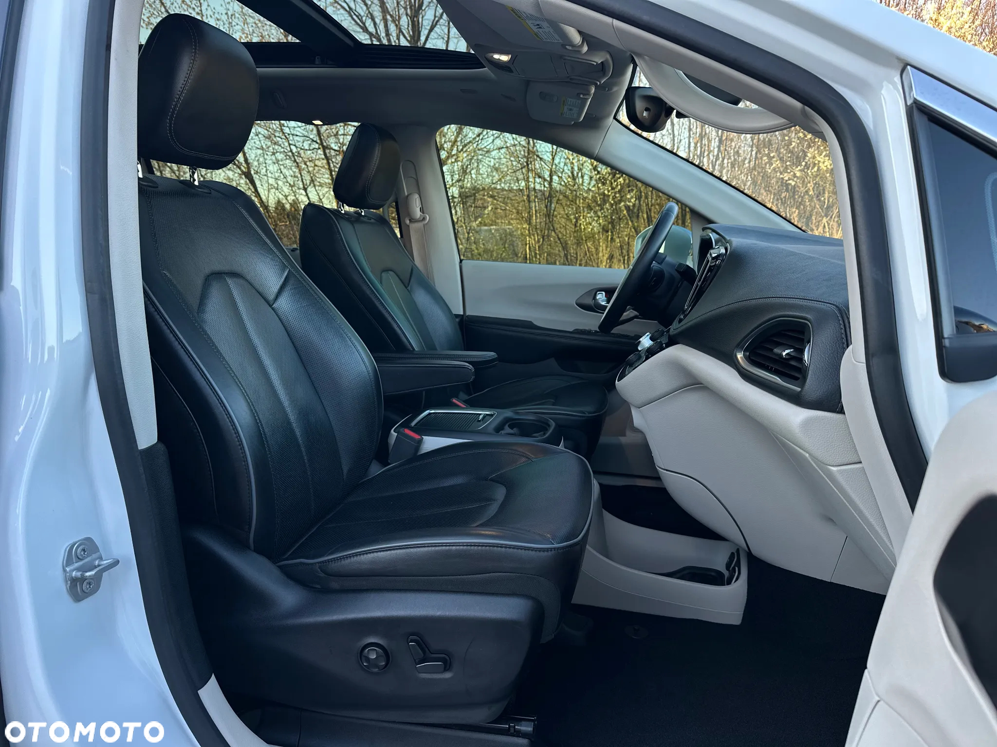 Chrysler Pacifica - 17