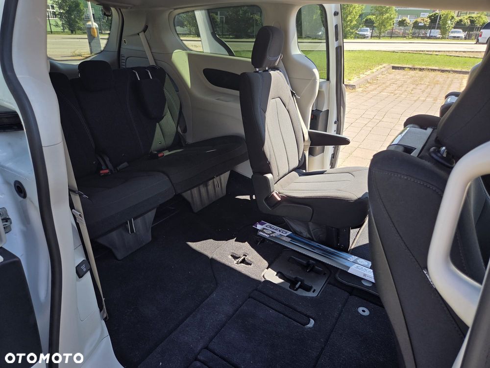 Chrysler Pacifica - 21