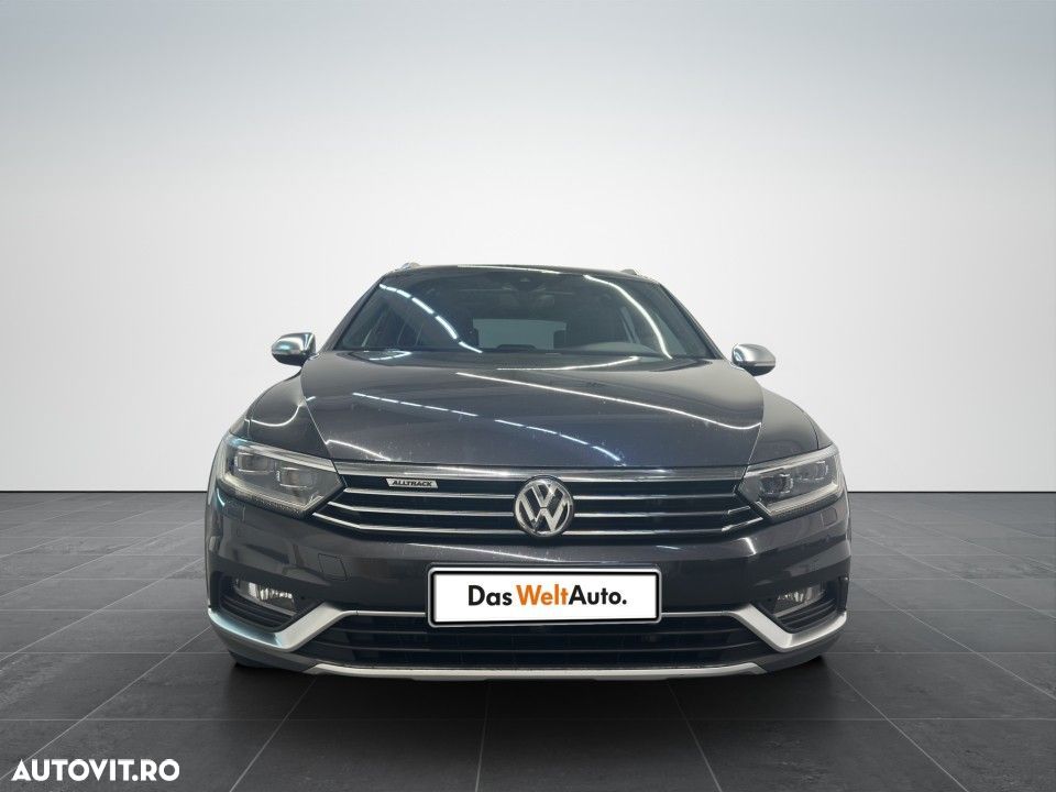 Volkswagen Passat - 1