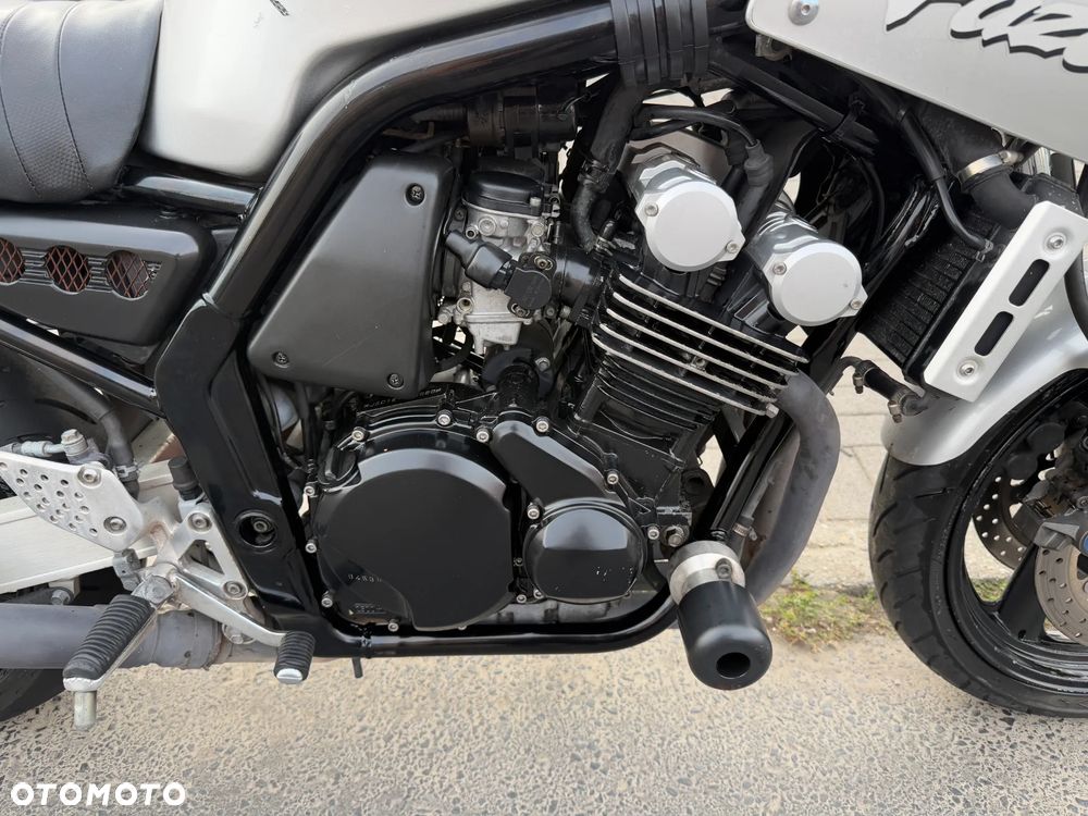Yamaha FZS - 21