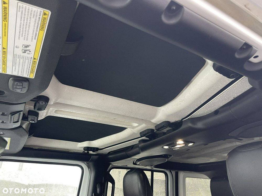 Jeep Wrangler - 8