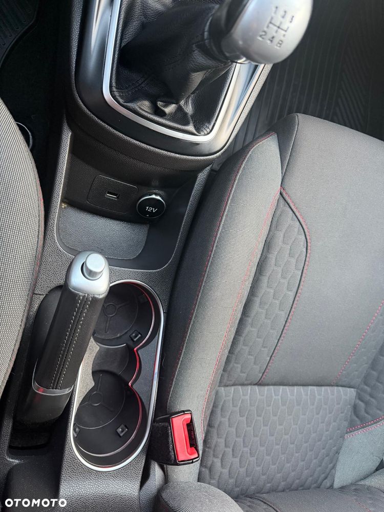Ford Fiesta 1.0 EcoBoost S&S ST-LINE - 24