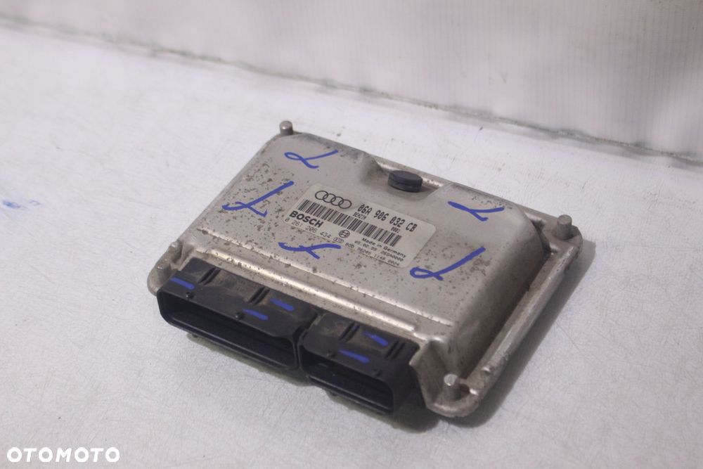 KOMPUTER SILNIKA AUDI A3 8L 1.8 T 06A906032CB - 1