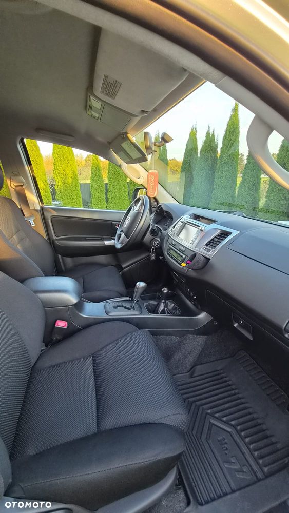 Toyota Hilux - 16