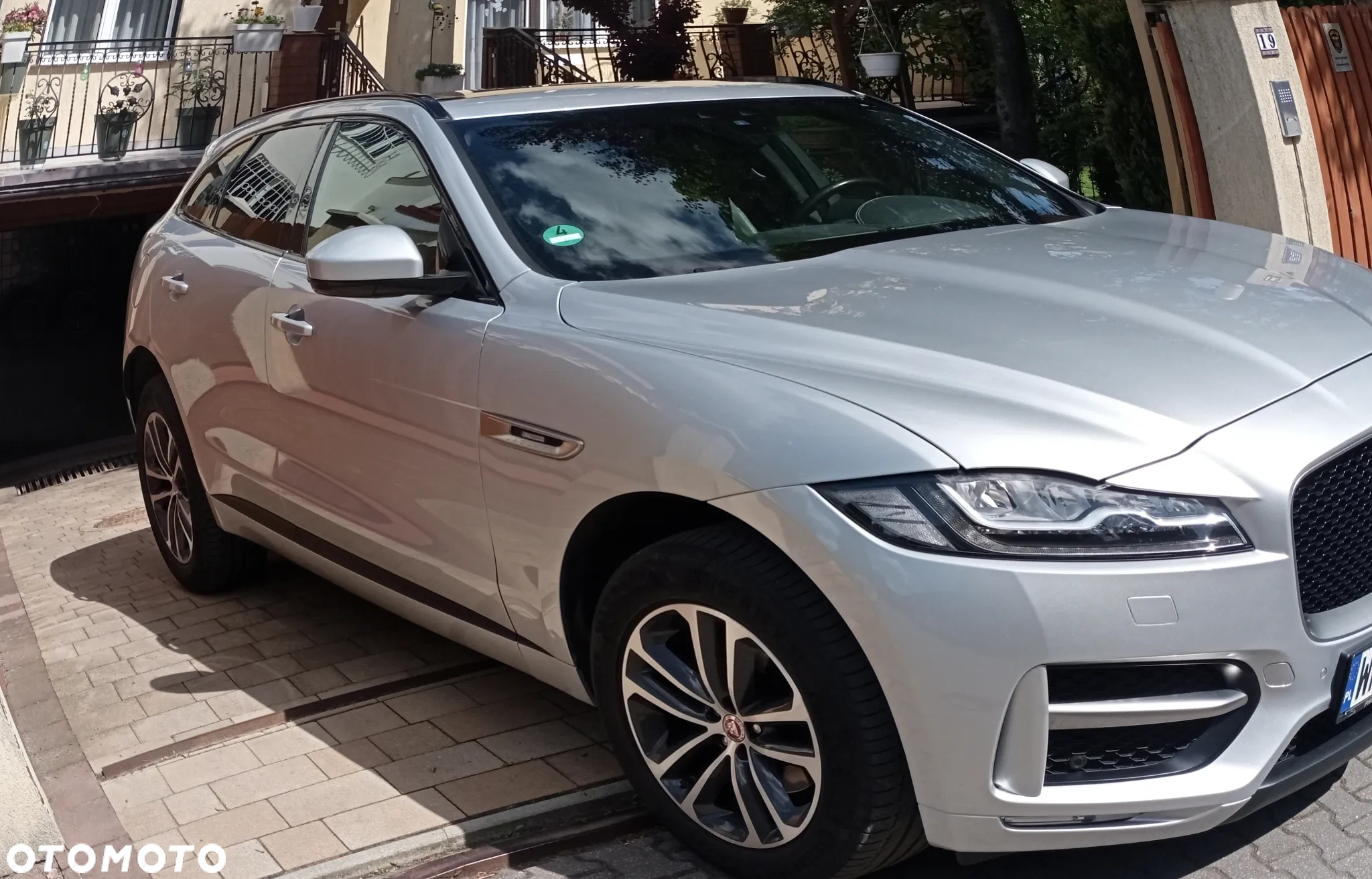 Jaguar F-Pace 2.0 i4D AWD R-Sport - 35