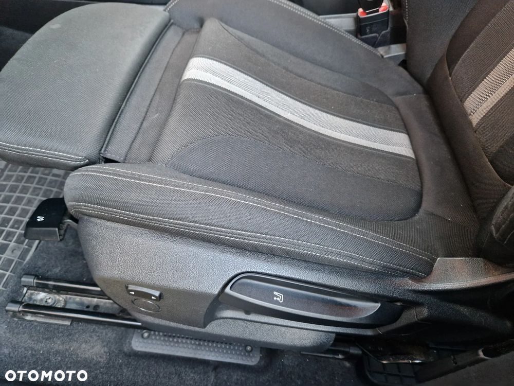 BMW Seria 2 218d - 9