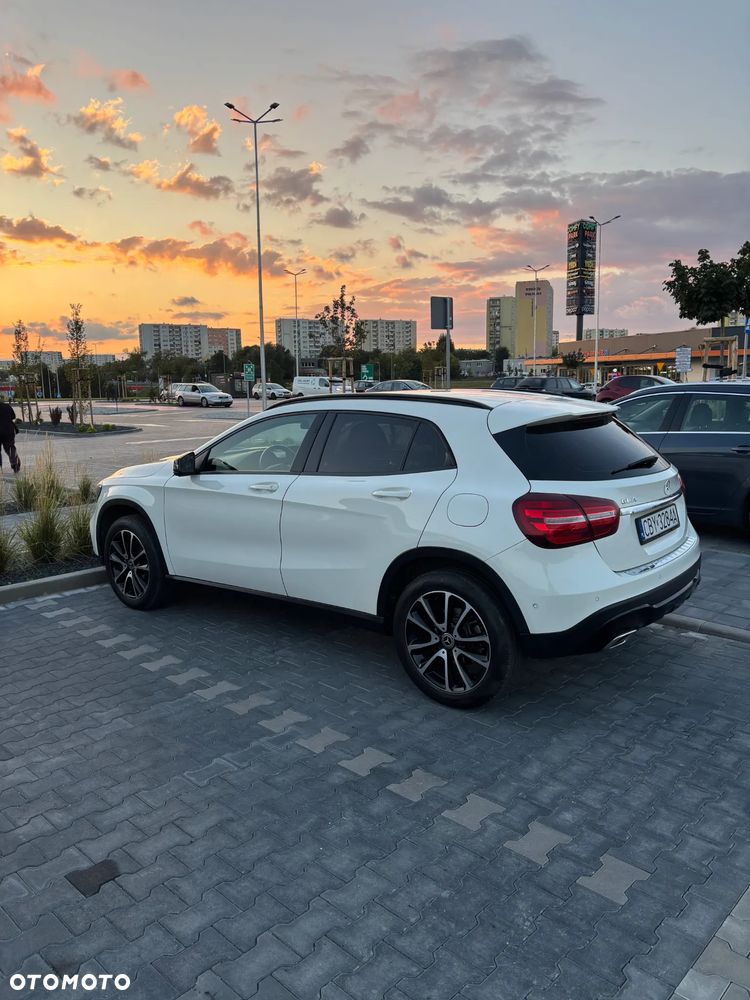 Mercedes-Benz GLA - 2