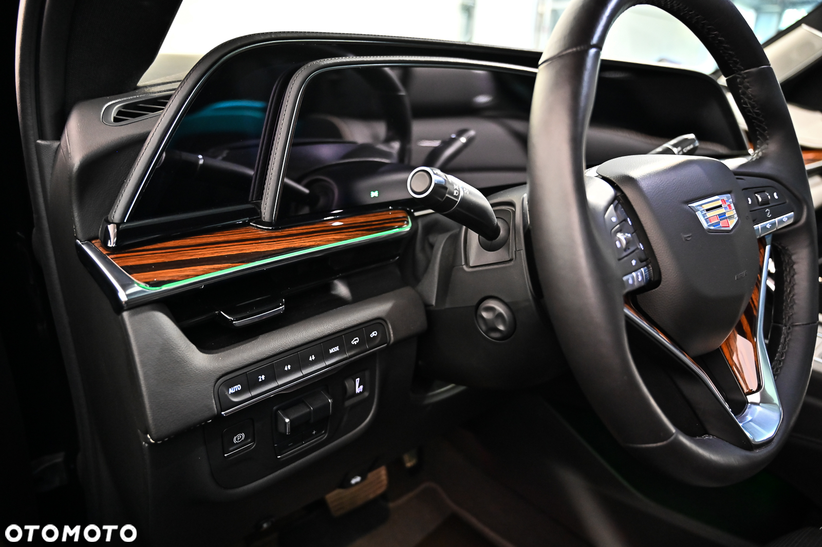 Cadillac Escalade - 18