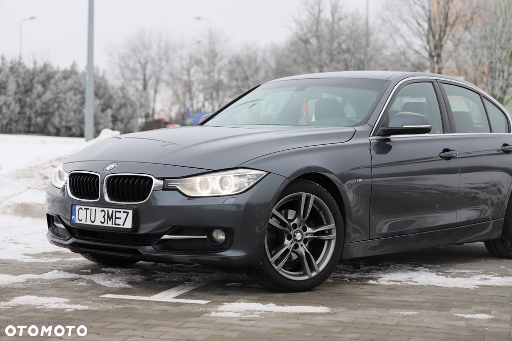 BMW Seria 3 320d Efficient Dynamics Sport Line - 11