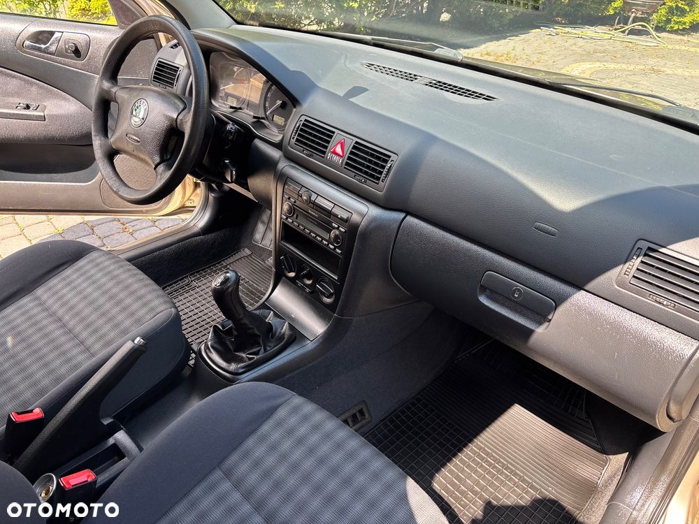 Skoda Octavia 1.6 Combi Classic - 7