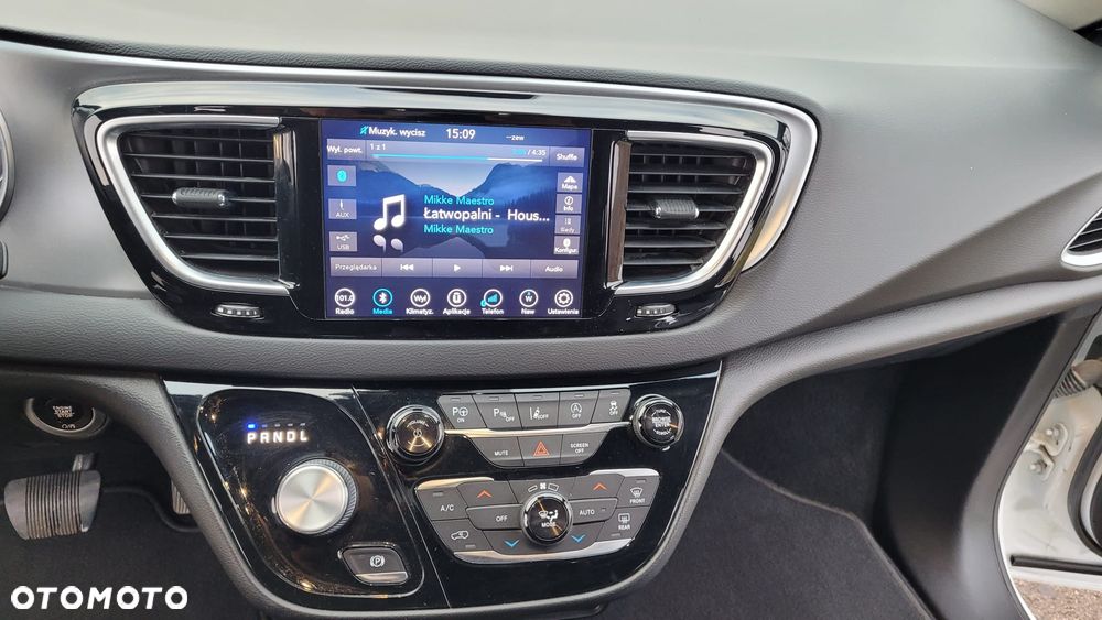 Chrysler Pacifica - 10