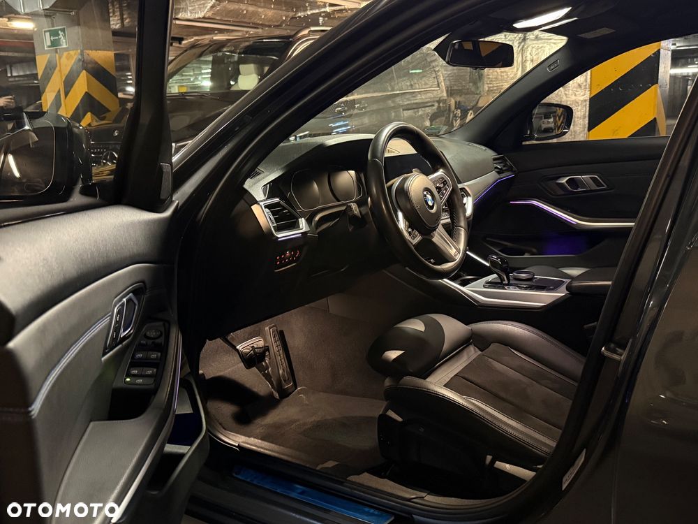 BMW Seria 3 318i M Sport - 14