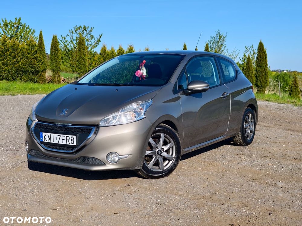 Peugeot 208 - 1