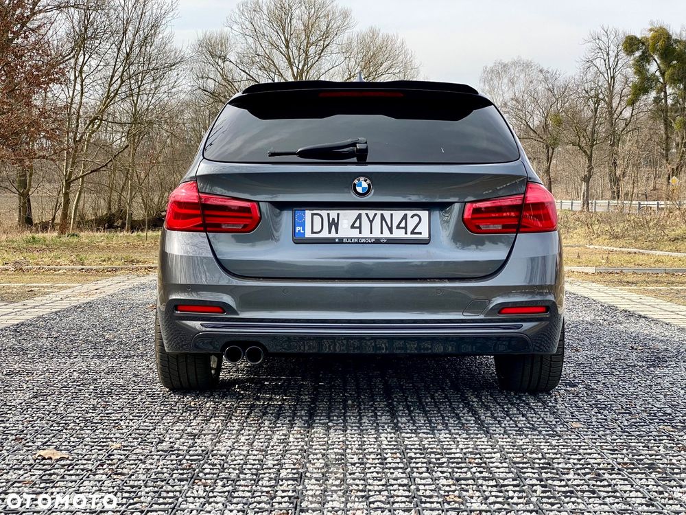 BMW Seria 3 325d DPF Edition Sport - 31