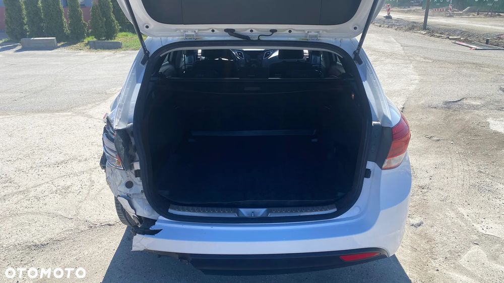 Hyundai i40 Kombi blue 1.6 Family+ - 7