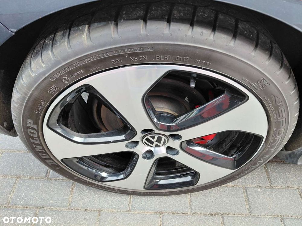 Volkswagen Golf - 10