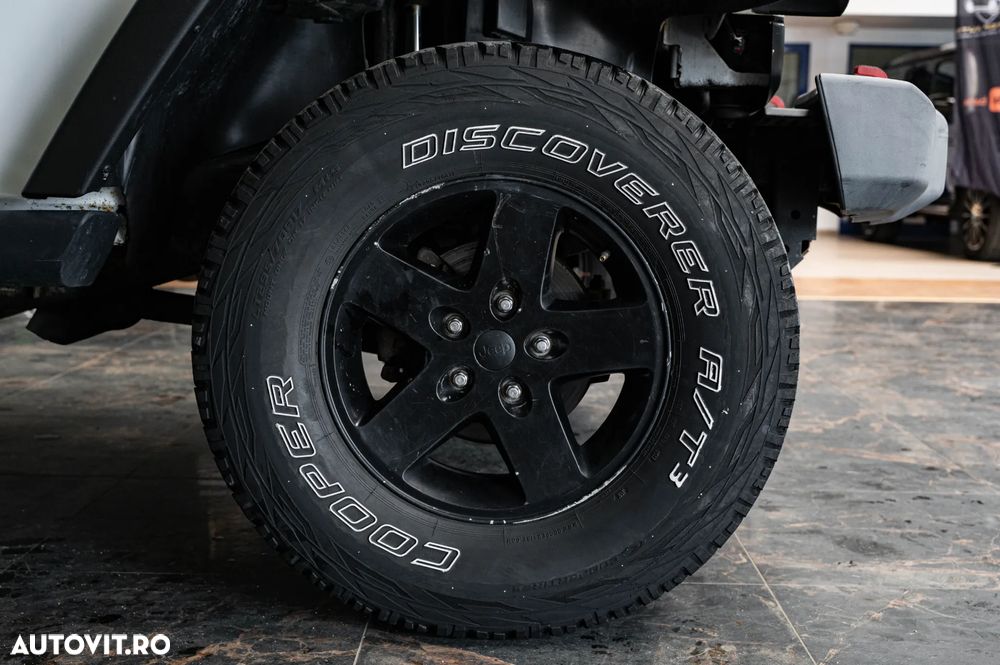 Jeep Wrangler - 12