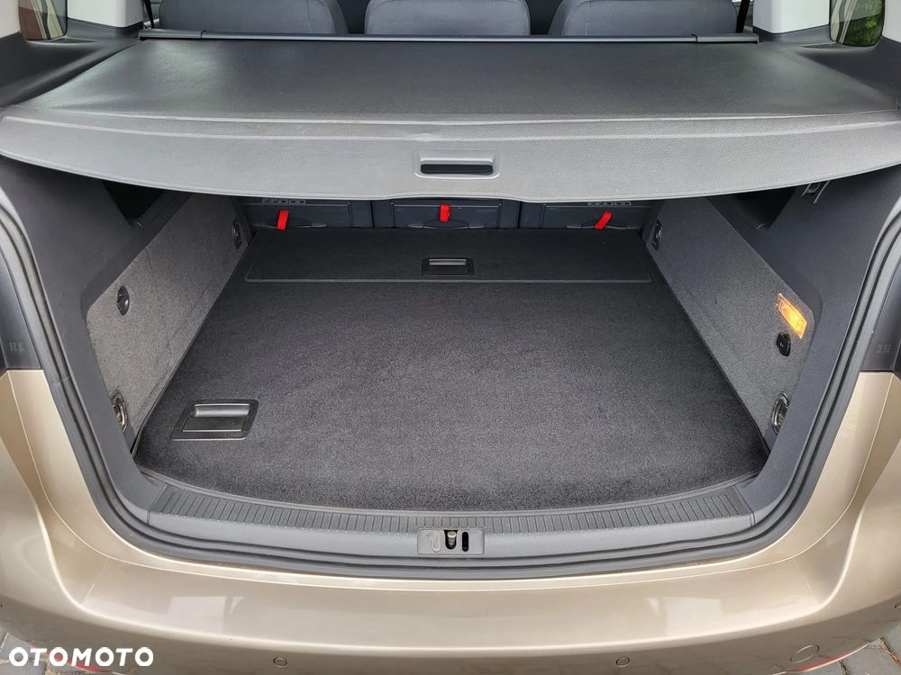 Volkswagen Touran 2.0 TDI Highline DSG - 10