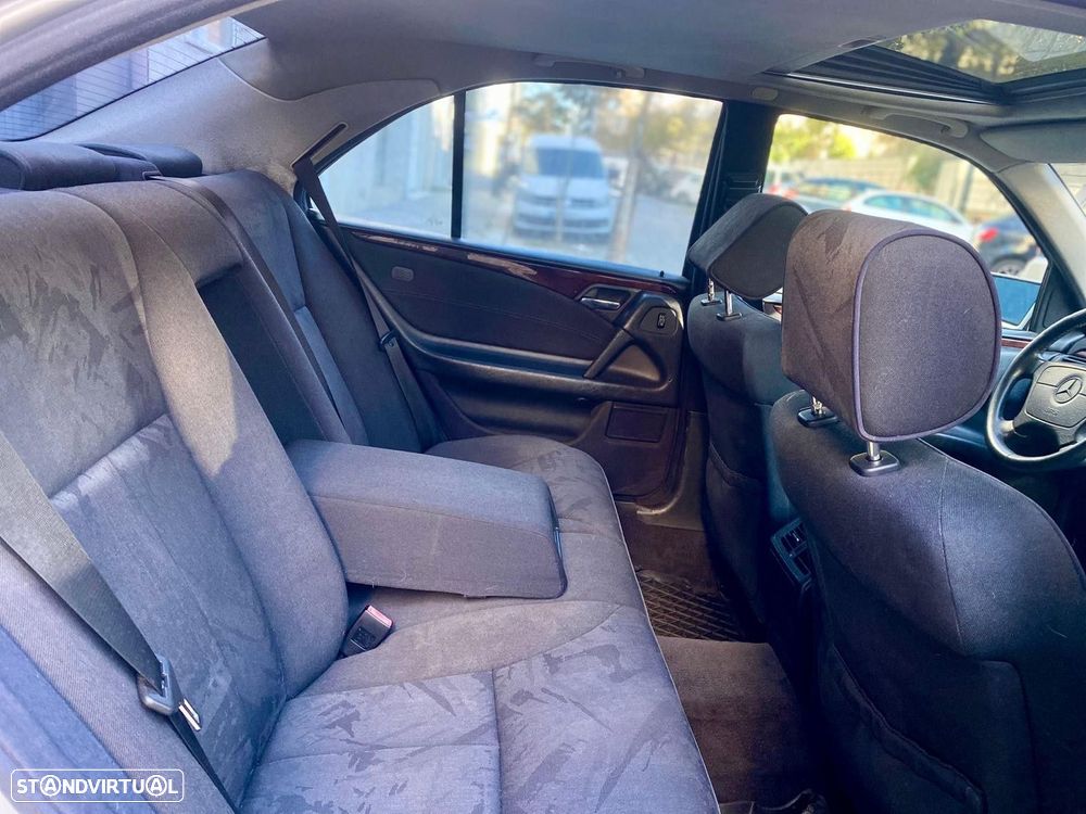 Mercedes-Benz E 220 CDI Elegance - 24