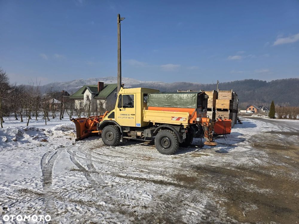 Mercedes-Benz UNIMOG - 4